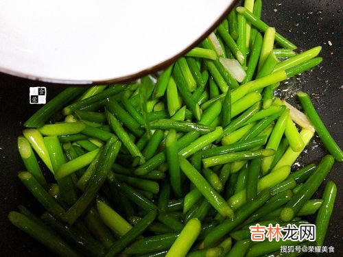 青蒜和蒜苗一样吗,青蒜和大蒜一样么