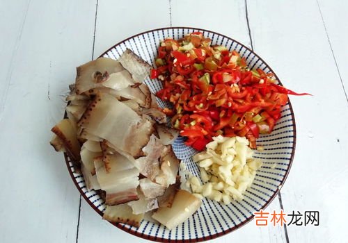 腊肉可以泡一晚上再吃吗,腊肉里面不小心搞了月亮洗衣液浸泡了一个晚上可以吃吗？