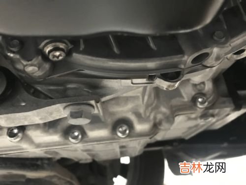变速箱漏油是什么原因,变速箱漏油是怎么回事?