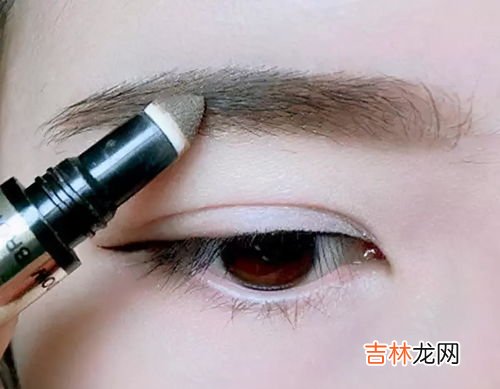 眉笔眉粉哪个好用,画眉用眉笔好还是眉粉好 画眉用眉粉还是眉笔