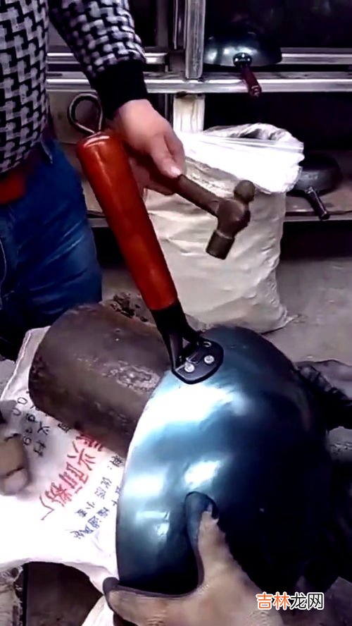 铁锅用哪种铁制成的,铁锅通常用哪种铁制成？