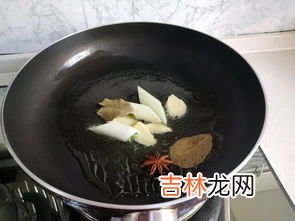 炖鸡需要把鸡先翻炒一下吗,炖鸡之前要不要先炒一下 炖鸡之前用不用先炒一下