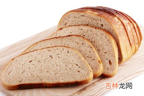 发霉的面包去掉霉点可以吃吗,面包片上有个霉点，抠了去剩下的地方还能吃吗