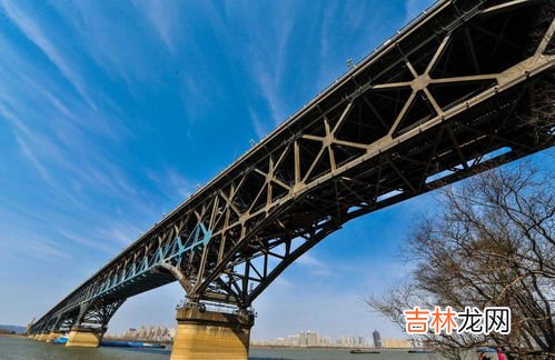 南京长江大桥属于古建筑吗,长城、故宫和南京长江大桥都是我国的名胜古迹