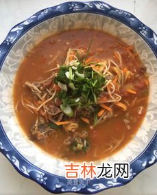 酸汤肥牛面做法,酸汤肥牛面，是先放酸菜，还是先放面？