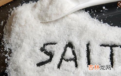 冰块上撒盐能沾住绳子是什么原理,为什么在冰块上放一根细绳子然后撒上盐可以钓起冰块?