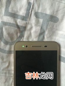 华为手机摄像头一碰就黑屏怎么回事,华为挡住上面黑屏