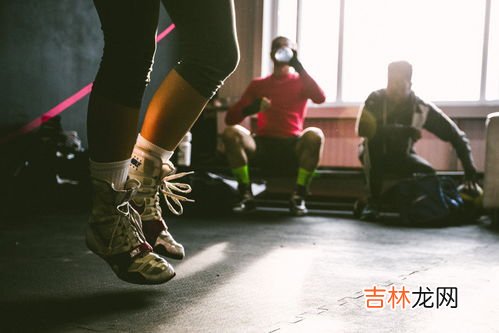 跳绳一小时消耗多少热量,跳绳每小时可以消耗体内热量约多少卡路里？