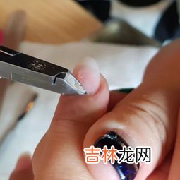 钢化封层烤干后需要擦洗吗,钢化封层用什么擦洗？