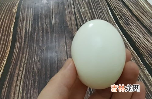 流心蛋和溏心蛋的区别是什么,流心蛋和溏心蛋的区别是什么?