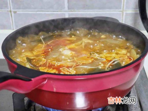 螺狮粉是用冷水下锅还是沸水下锅,螺蛳粉开水煮还是冷水煮呢 螺蛳粉用什么水煮呢