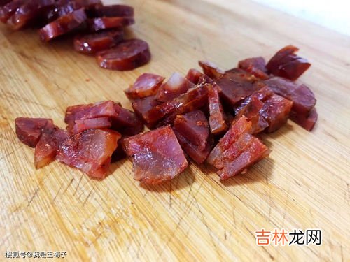 四川腊肠应该煮还是蒸,生腊肠是蒸熟还是煮熟？腊肠蒸着好吃还是煮着好吃？