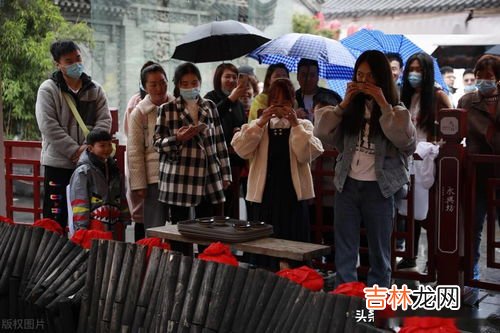 西安摔碗酒在哪里,网红景点所在的永兴坊以前曾经是鬼市吗?