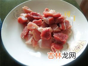 狮子头是啥肉,请问肉丸子与狮子头的区别，狮子头是否就是肉丸子？