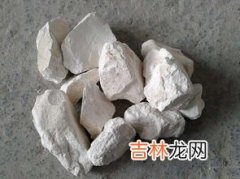 生石灰与水反应是吸热还是放热,生石灰遇水为什么放热？