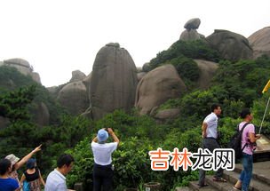 山无陵,山无棱，江水为竭，冬雷震震，夏雨雪，天地合，乃敢与君绝。这是什么诗，？出自哪里？