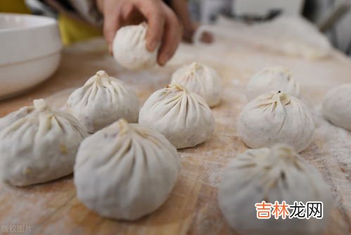 自发粉做包子怎么发面才松软发面的方法,自发面粉怎么做包子？