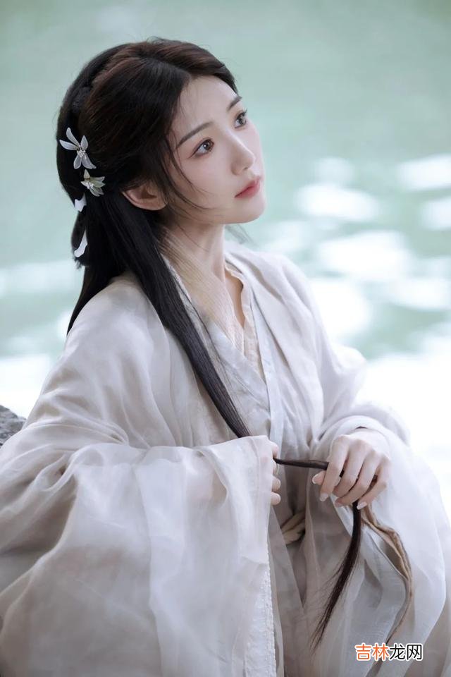 底妆 未播先火，她又杀回来了？