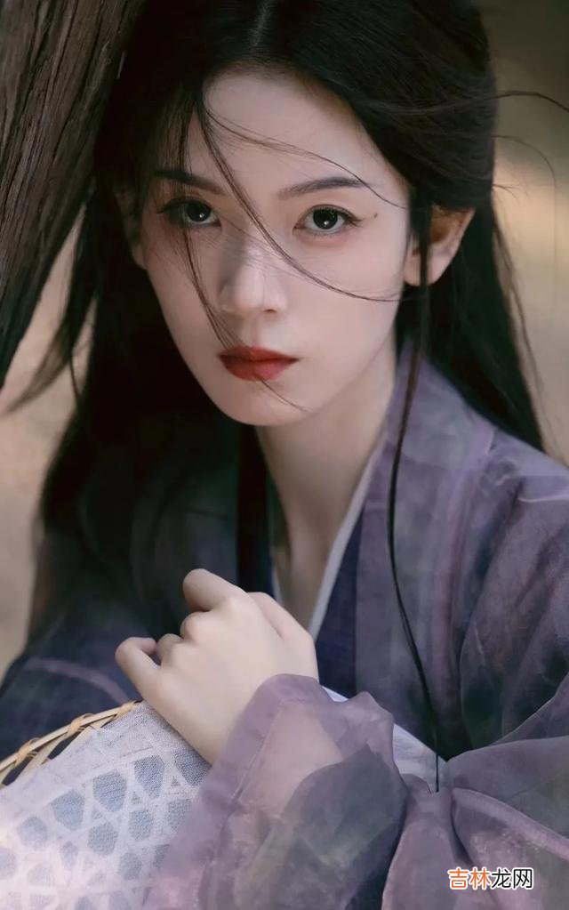 底妆 未播先火，她又杀回来了？