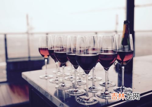 红酒开瓶后一年喝了会怎样,红酒开瓶后一年还可以喝吗?