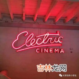 伦敦东区和西区的区别有哪些,简单用英语介绍伦敦 几十字左右 带中文翻译