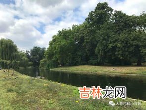 伦敦东区和西区的区别有哪些,简单用英语介绍伦敦 几十字左右 带中文翻译
