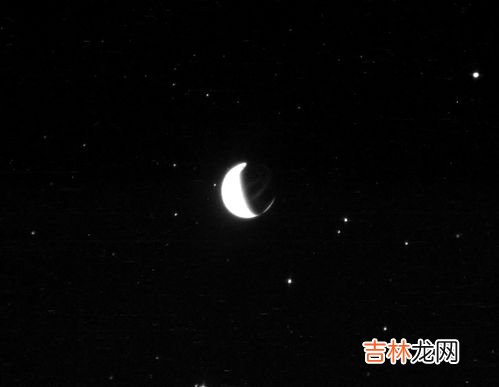 星星和月亮哪个大,夜晚的星星和月亮哪一个大?