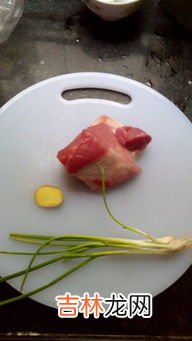 小笼包的馅料用小葱还是大葱,制作小笼包时,想要好吃应该怎么调馅呢?