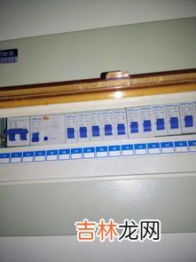 家里突然跳闸推上去后还是没有电,跳闸了,推上去还是没有电