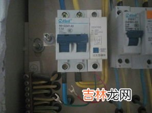 家里突然跳闸推上去后还是没有电,跳闸了,推上去还是没有电
