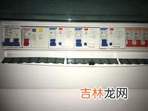 家里突然跳闸推上去后还是没有电,跳闸了,推上去还是没有电