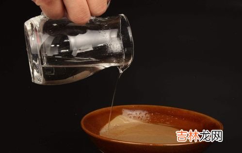 嘉宝果泡白酒的制作方法,嘉宝果泡酒需破皮?10斤酒需多少果需多少冰糖？建议最好多少度的酒？