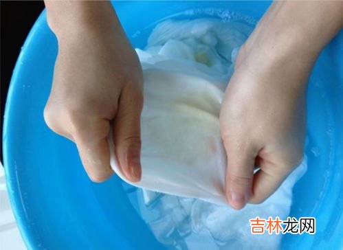 泥水溅到衣服上怎么清洗 衣服溅上泥点为何洗不掉,衣服溅上泥点为何洗不掉84都泡不掉