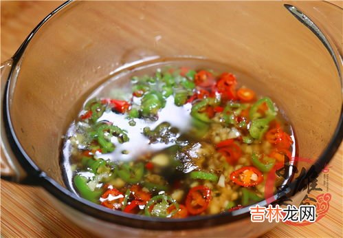 吃松花蛋前要蒸一蒸吗,皮蛋吃之前要煮吗 为什么吃皮蛋要蒸一下呢
