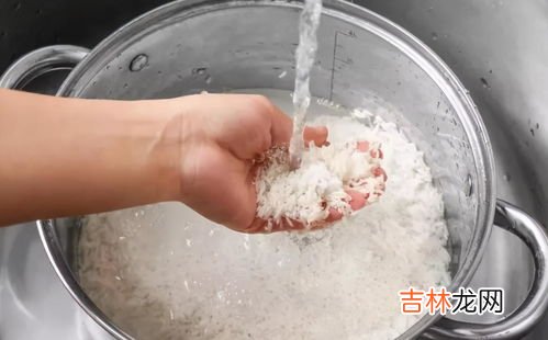 煮饭手指水位 煮饭怎么放水一个手指,煮米饭用手指量水位