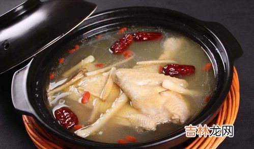 炖鸡放什么配菜,炖鸡汤的时候，都可以放入哪些配菜？