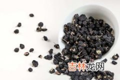 黑枸杞泡水后什么颜色,黑枸杞泡茶什么颜色?