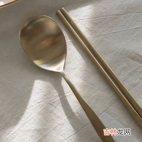 韩国的筷子为什么是扁的,韩国筷子为什么是扁的