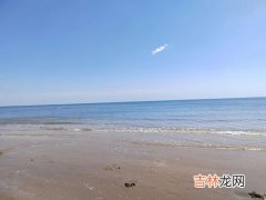 秦皇岛黄金海岸免费吗,秦皇岛黄金海岸的消费情况，譬如门票，内部泳衣，，食物，泳圈的收