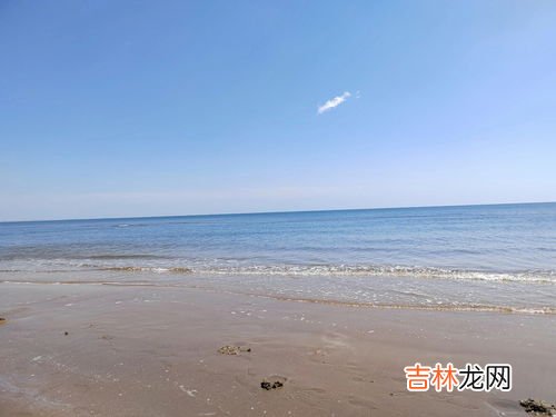 秦皇岛黄金海岸免费吗,秦皇岛黄金海岸的消费情况，譬如门票，内部泳衣，，食物，泳圈的收费情况，可不可以自备泳圈泳衣帐篷食物