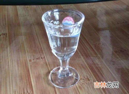 烤火为什么要放一瓶水,人们烤火常放上一壶水，什么原因？