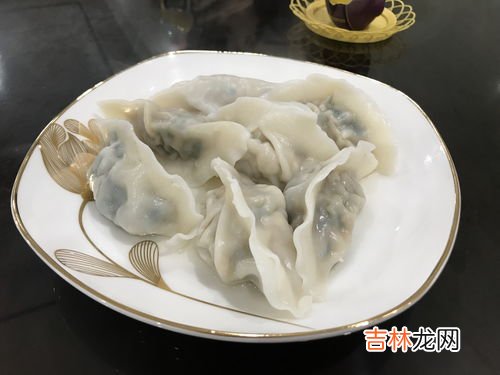 自制水饺8个月放冰箱能吃吗,饺子放到冰箱速冻里面几个月了，还可以吃吗？