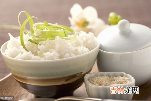 100克熟米饭碳水化合物含量,谁能告诉我200克米饭是多少,100克几鸡肉是多少别说几斤,最好有图片