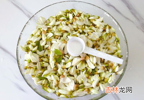 槐花要焯水吗,槐花不焯水可直接做菜吃吗?