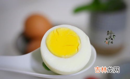 鸡蛋没煮熟能吃吗,没煮熟的鸡蛋能吃吗