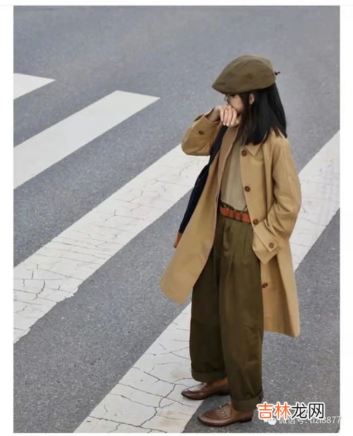 女士军绿色裤子配上衣,女士军绿色的工装裤搭配什么上衣好看