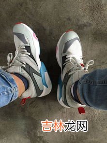 白鞋子上的红油怎么洗,白鞋子上的油渍怎么洗才干净？