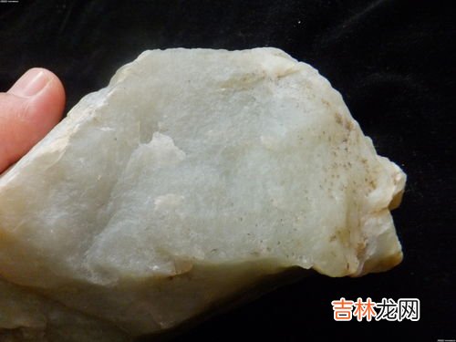 籽料和山料的区别,和田玉籽料与山料的区别