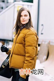 羽绒服晾干后有黄印子还有救,白色羽绒服洗完有黄印子怎么处理如何解决白色羽绒服洗完有黄印子