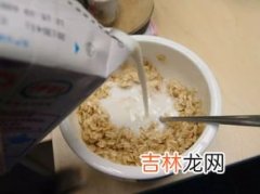 燕麦奶和牛奶哪个热量高,燕麦奶和牛奶的区别，燕麦奶和牛奶哪个热量高